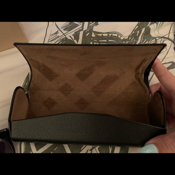 BURBERRY Women’s Sunglasses - Picture 5 of 15